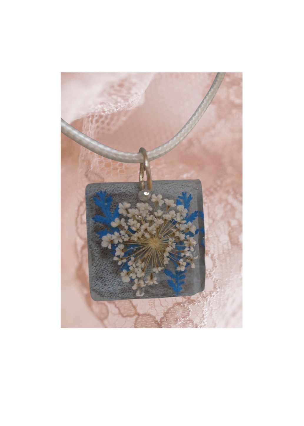 ❄️ Pressed Flower Resin Necklace